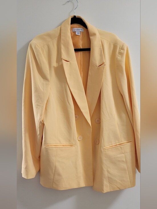 Liz Claiborne Jackets & Blazers - Liz Claiborne Pale Yellow Double-Breasted Blazer